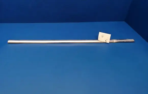 Mercedes-Benz S W126 Front door glass trim molding