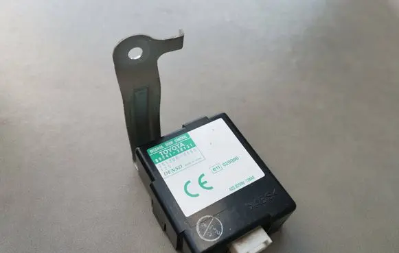 Toyota Avensis Verso Door control unit/module 8974128131