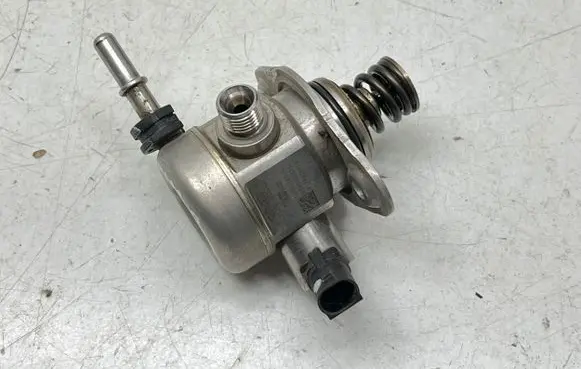 Hyundai Tucson TL Fuel injection high pressure pump 353202B420 9046020036 1895116X