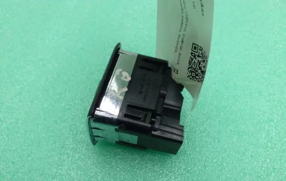 Mercedes-Benz C W204 Electric window control switch A2048700451 03139100