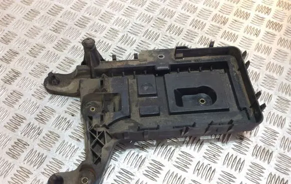 Volkswagen Golf V Battery tray 1K0915333C