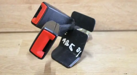 Audi A4 S4 B5 8D Middle seatbelt buckle (rear) 8D0857739D01C