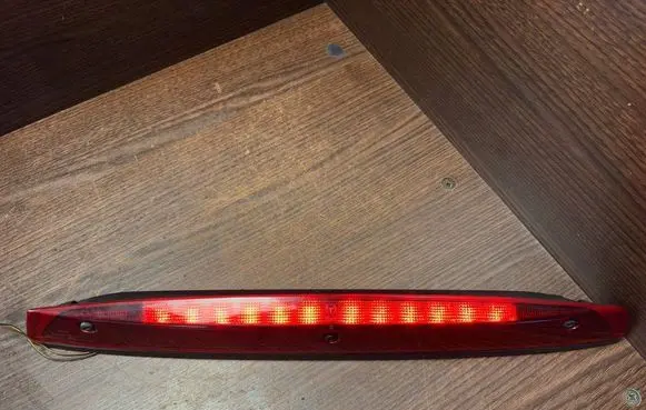 Third/center stoplight