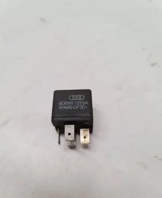 Volkswagen PASSAT B5 Other relay 8D0951253A