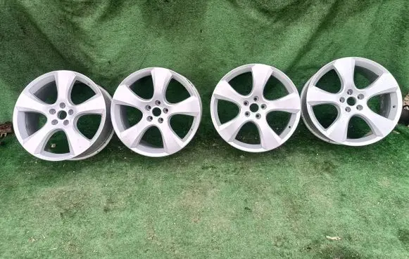 Opel Astra J R20 alloy rim 