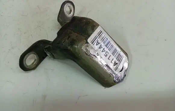 Nissan Note (E11) Front door upper hinge