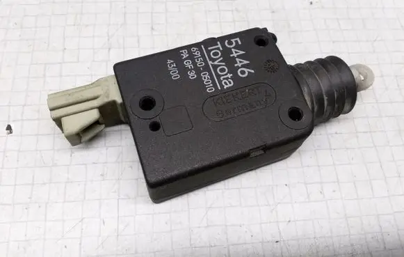 Toyota Avensis T220 Central locking motor 6915005010