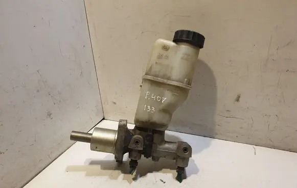 Master brake cylinder
