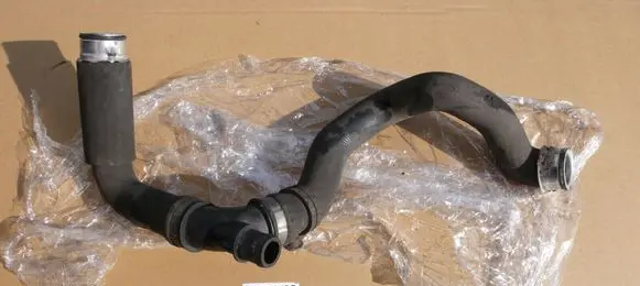 Mercedes-Benz C W203 Engine coolant pipe/hose A2035015582