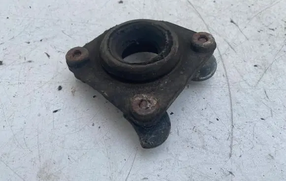 Volvo V70 Front shock absorber mounting bracket 