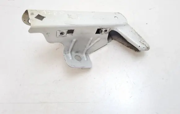 Nissan Primastar Fender mounting bracket 8200523290