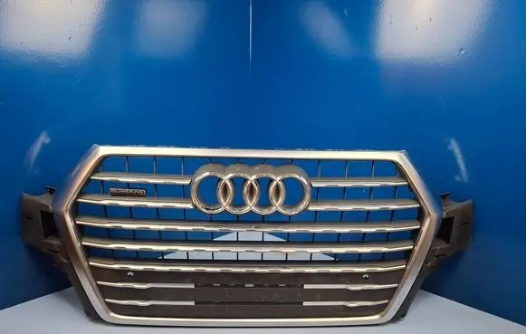 Audi Q7 4M Front bumper upper radiator grill 4M0853651F 4M0853651J