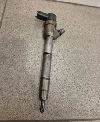 Hyundai i40 Fuel injector 0445110410