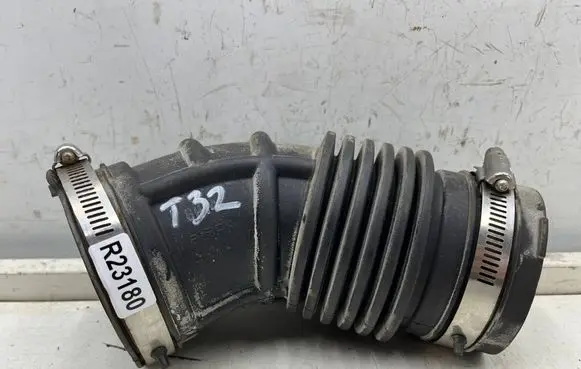 Nissan X-Trail T32 Air intake hose/pipe 