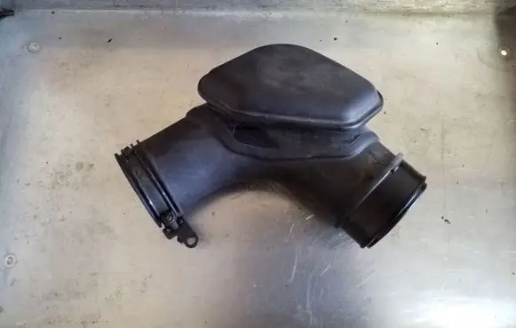 KIA Sportage Turbo air intake inlet pipe/hose 281382Y310