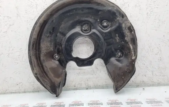 Volkswagen PASSAT B6 Rear brake disc plate dust cover 5N0615611