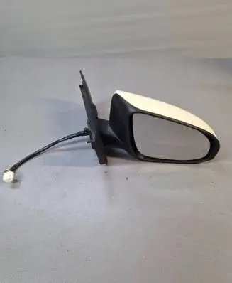 Toyota Yaris Front door electric wing mirror 