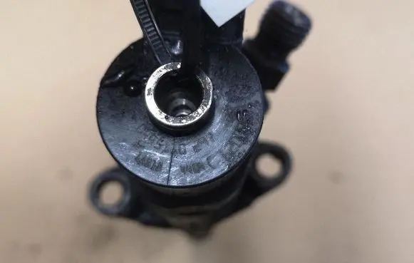 Peugeot 308 Fuel injector 0445110297