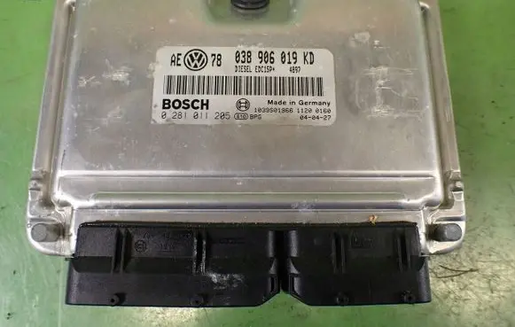 Volkswagen PASSAT B5.5 Engine control unit/module ECU