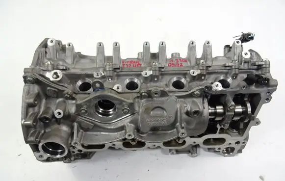 Nissan X-Trail T32 Engine head 132653854R