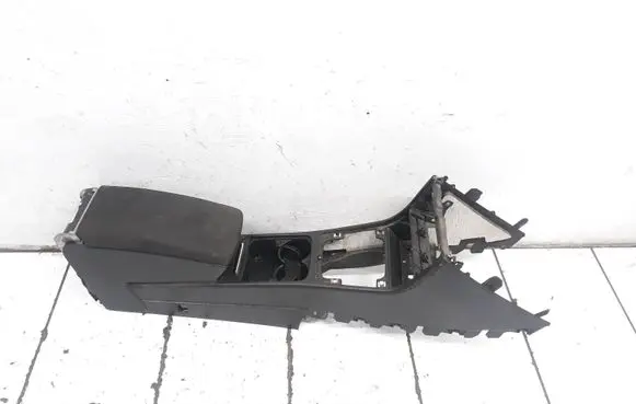 Volkswagen PASSAT B6 Center console 3C0864307B