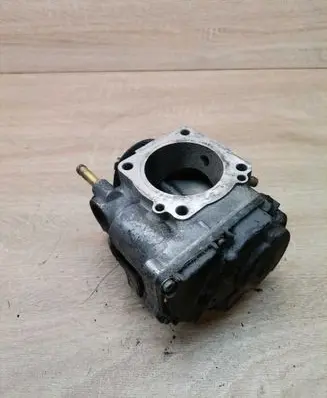 Volkswagen PASSAT B5 Throttle body valve 05A133064J 408237