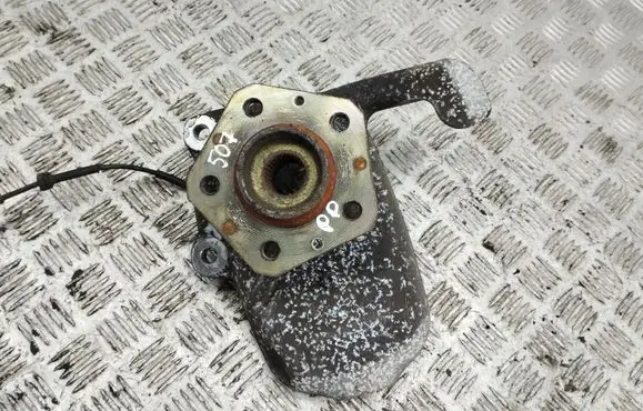 Front wheel hub