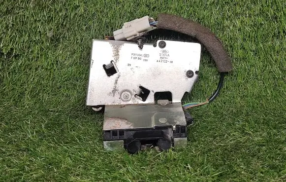 Ford Mondeo Mk III Tailgate/trunk/boot lock/catch/latch 3S7143102AB
