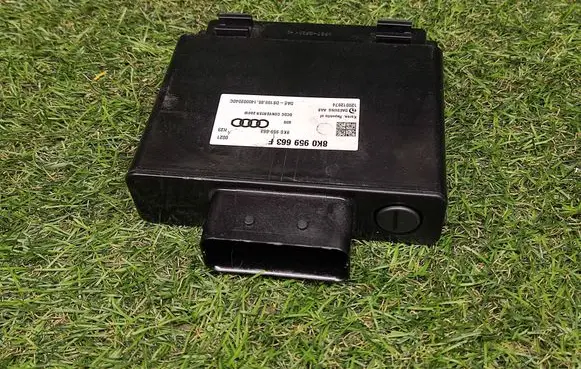 Audi A6 S6 C7 4G Voltage converter/converter module 8K0959663F 8K0959663