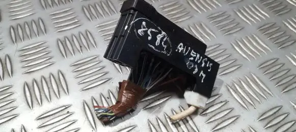 Toyota Avensis T220 Fuse box set
