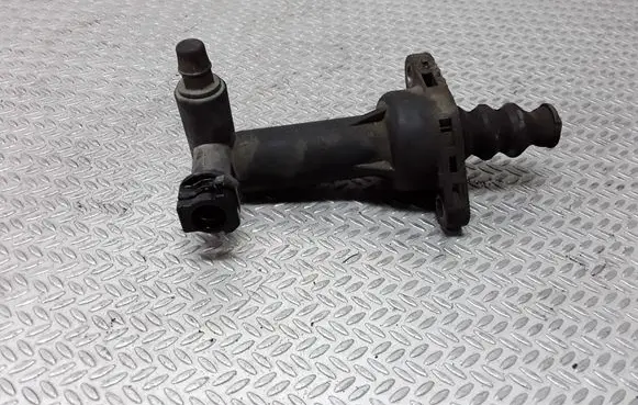 Clutch slave cylinder