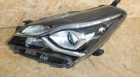 Toyota Yaris Headlight/headlamp