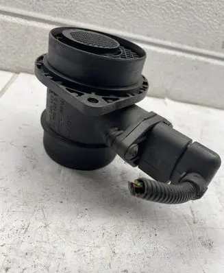 Volkswagen Golf IV Mass air flow meter 038906461B