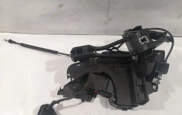 Volvo V50 Rear door lock LH30699111