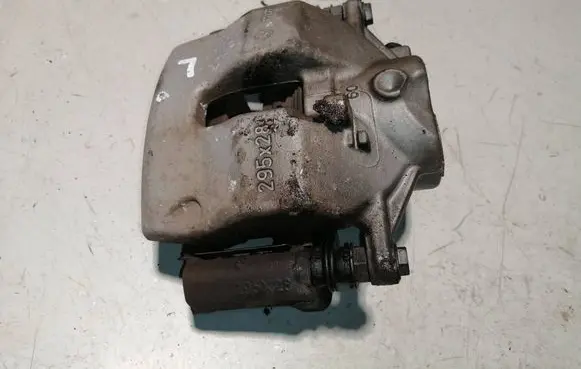 Mercedes-Benz C W204 Front brake caliper A2044212581