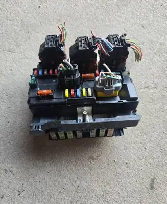 Peugeot 207 Fuse module 9664997880