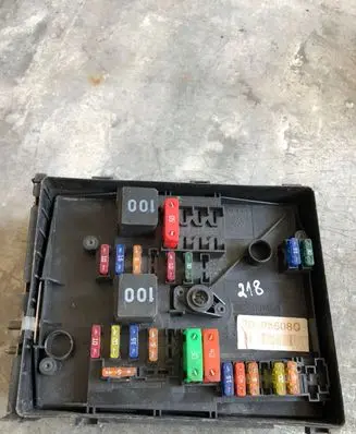 Volkswagen Golf V Fuse box set 205056080 08181Z10