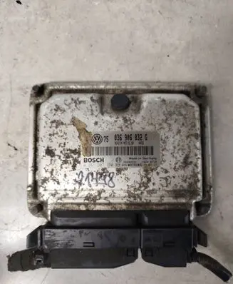 Volkswagen Golf V Engine control unit/module 036906032G 0261207190
