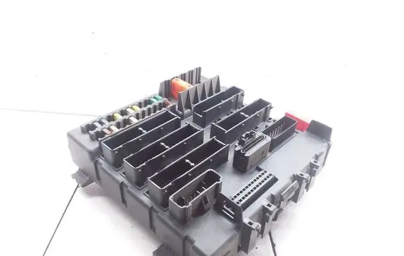 Opel Vectra C Fuse module 13125487