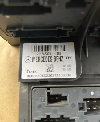 Mercedes-Benz E W211 Fuse module 2115453001