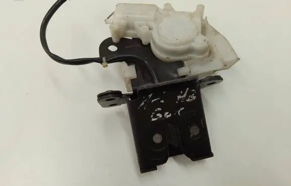 Mazda 3 I Tailgate/trunk/boot lock/catch/latch B6701