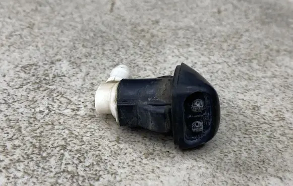Toyota Prius (XW20) Windshield washer spray nozzle 