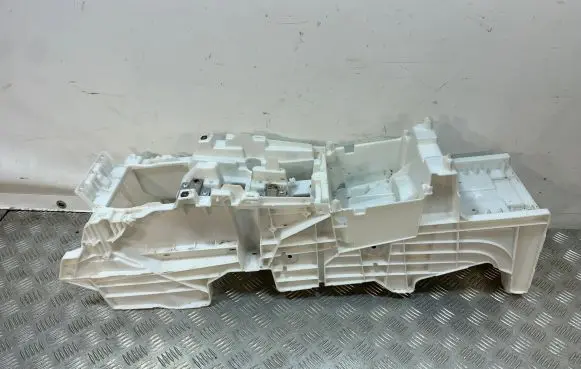 Mitsubishi Outlander IV Center console