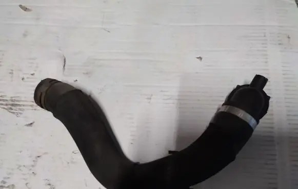 Audi A6 S6 C6 4F Engine coolant pipe/hose 4F01210553