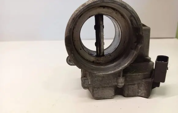 Volkswagen Touran I Throttle valve