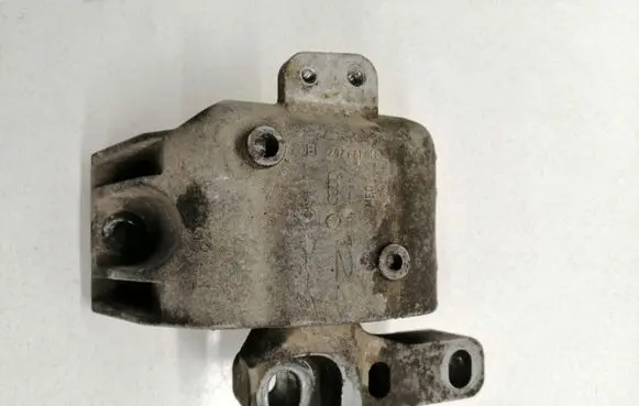 Volkswagen Golf IV Engine mount bracket 1J0199262