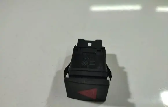 Volkswagen Polo IV 9N3 Hazard light switch 6q0953235A