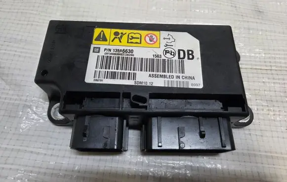 Opel Mokka Airbag control unit/module 13586630
