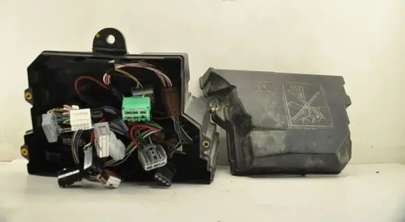 Dacia Sandero III Fuse module 284B84622R