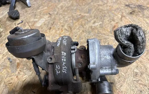 Toyota Avensis T250 Turbo 873010R020